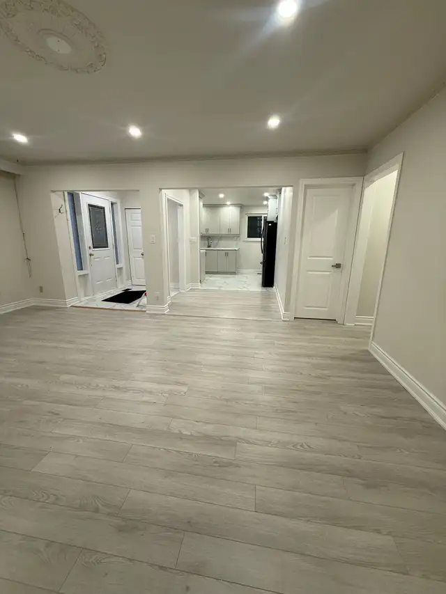 Upper Level House For Rent Finch/Kipling. 4 Bedrooms - Photo 6