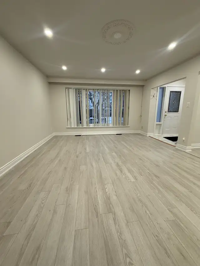 Upper Level House For Rent Finch/Kipling. 4 Bedrooms - Photo 7