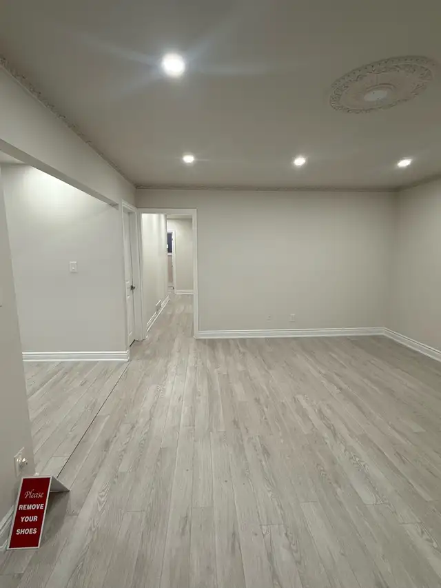 Upper Level House For Rent Finch/Kipling. 4 Bedrooms - Photo 8