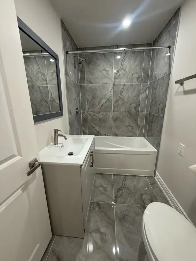 Upper Level House For Rent Finch/Kipling. 4 Bedrooms - Photo 10