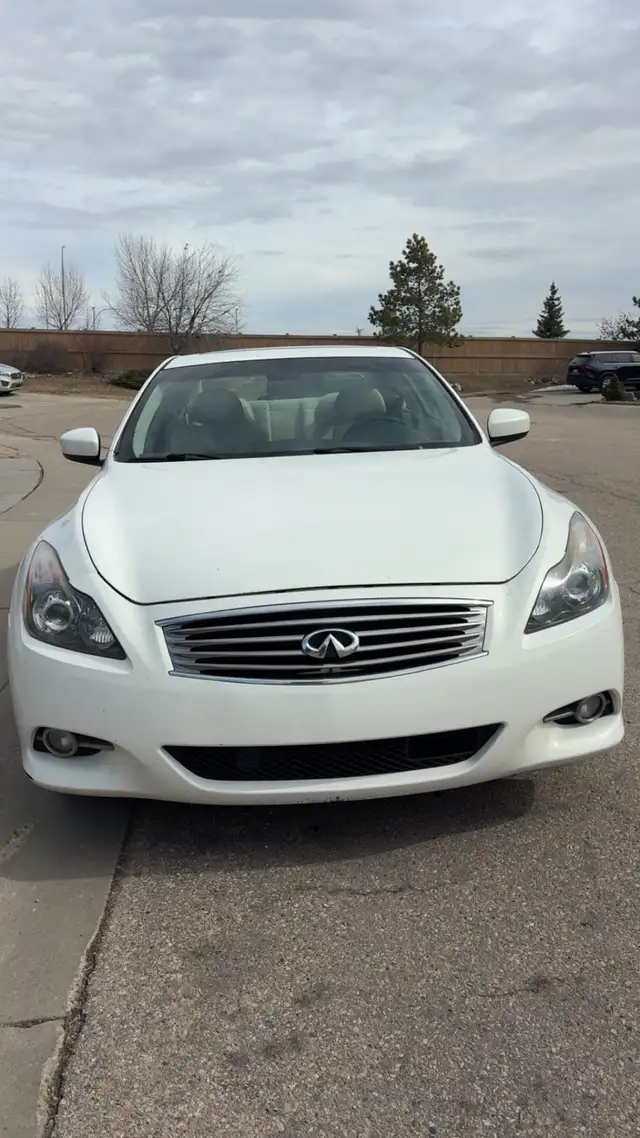 2013 Infiniti G37x Coupe 3.7L - Photo 2