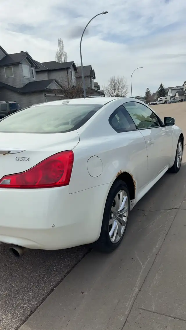 2013 Infiniti G37x Coupe 3.7L - Photo 4
