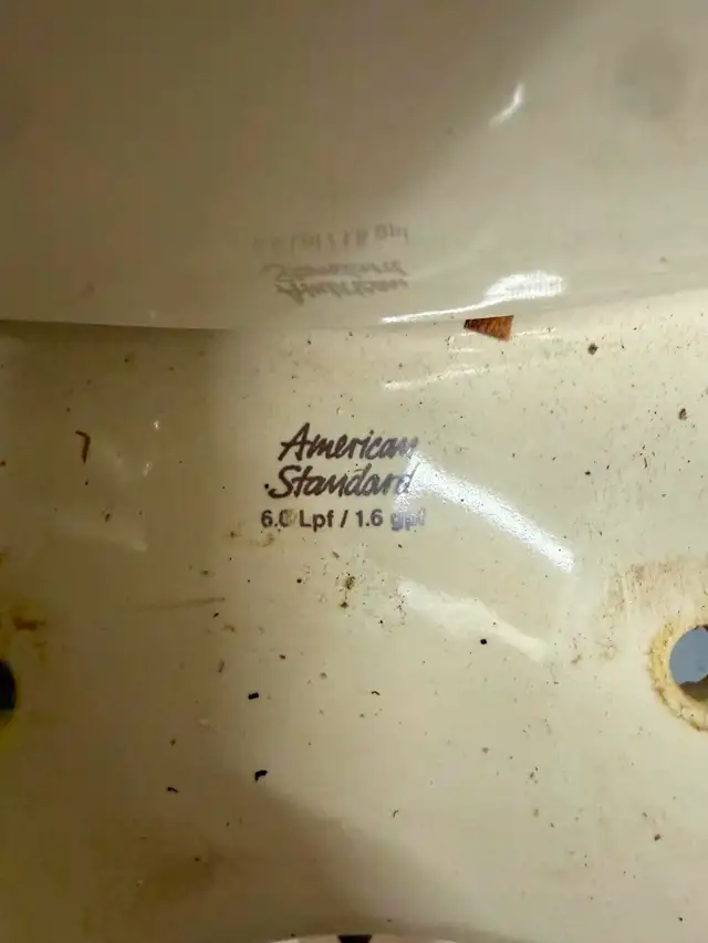 Toilette American Standard – modèle ancien - Beige pâle - 25$ - Photo 3