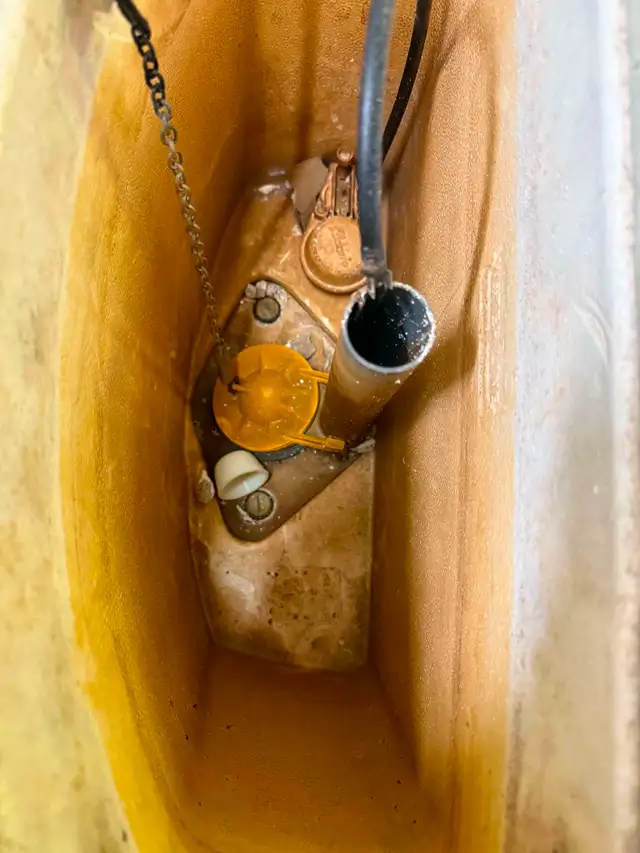 Toilette American Standard – modèle ancien - Beige pâle - 25$ - Photo 4