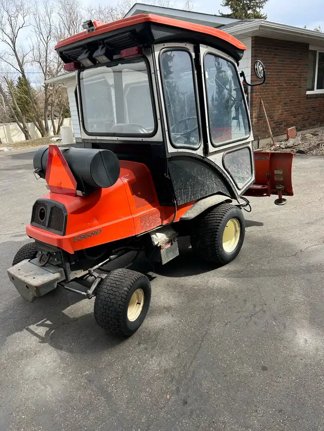 Kabota tractor with blade - Photo 3