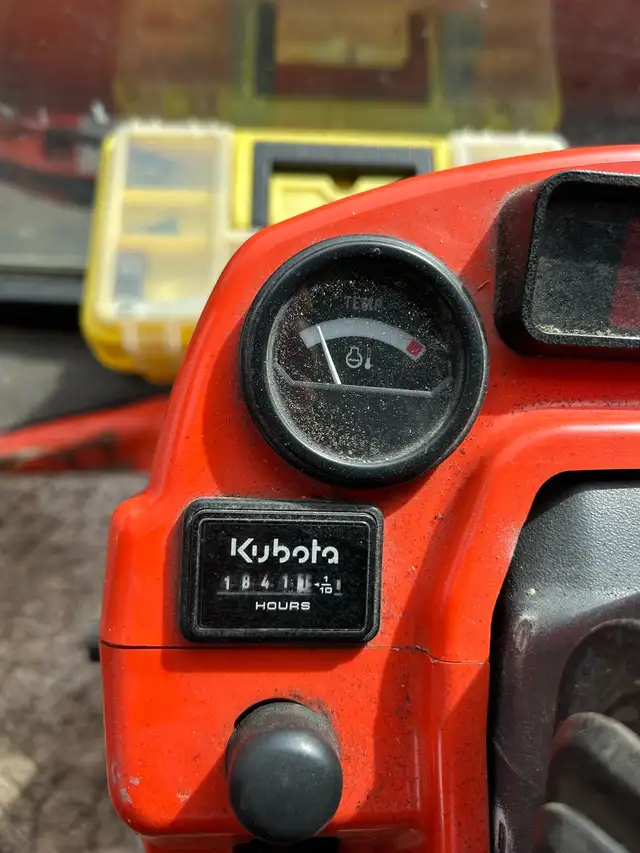 Kabota tractor with blade - Photo 5