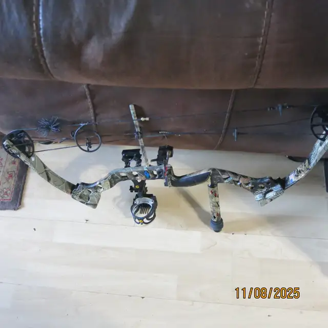 Razor Edge Compound Bow w Hardshell Case - Photo 3