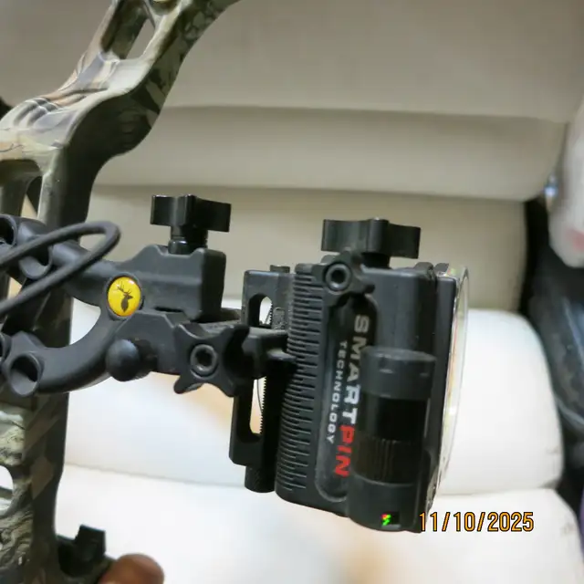 Razor Edge Compound Bow w Hardshell Case - Photo 8