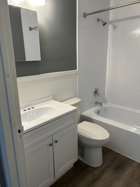 NEW SUDBURY -PRIME LOCATION ONE BEDROOM APARTMENT - Photo 3