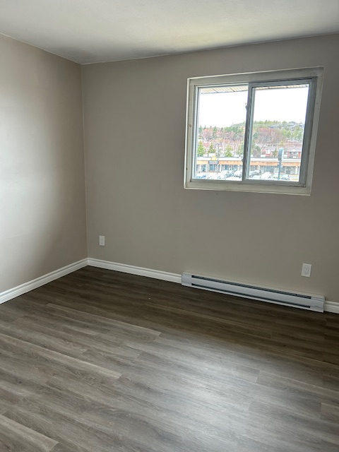 NEW SUDBURY -PRIME LOCATION ONE BEDROOM APARTMENT - Photo 5