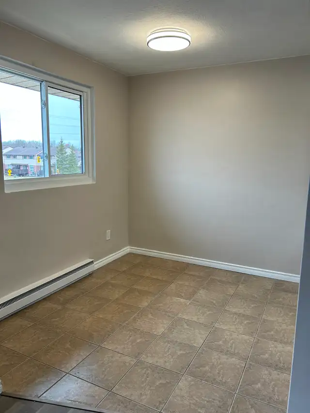 NEW SUDBURY -PRIME LOCATION ONE BEDROOM APARTMENT - Photo 8