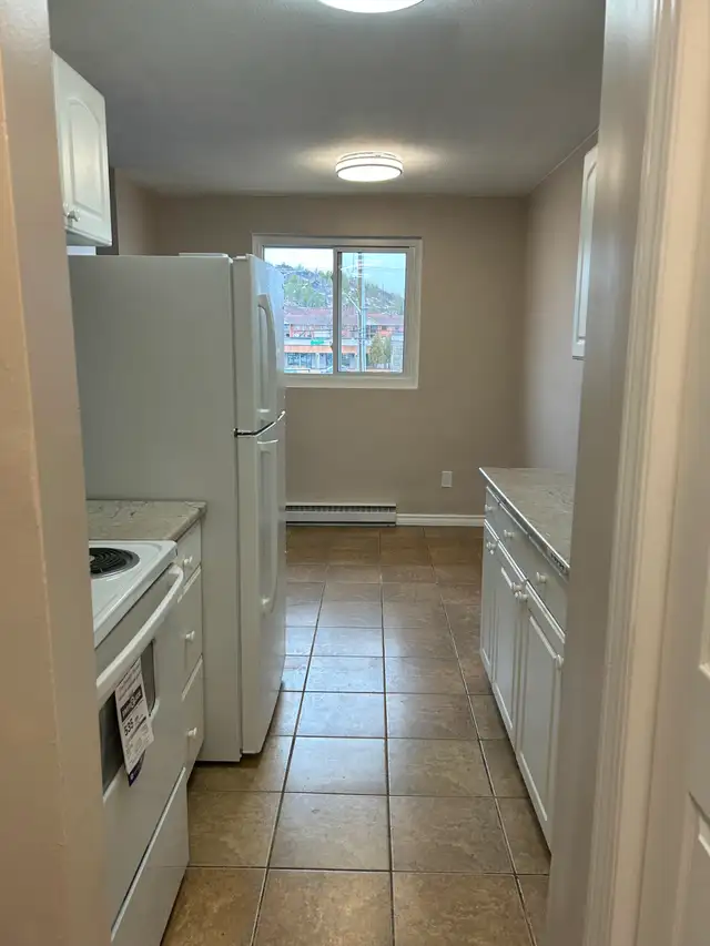 NEW SUDBURY -PRIME LOCATION ONE BEDROOM APARTMENT - Photo 11