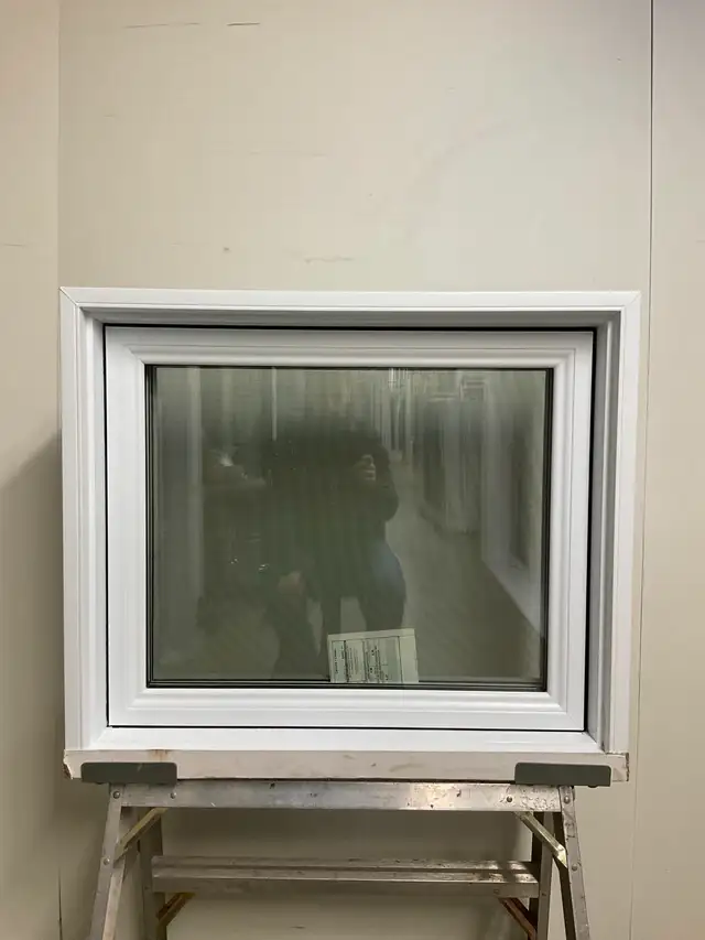 10885BP Fenêtre Battant PVC Blanc 1 sect 1 ouvr 35 1/4 x 30