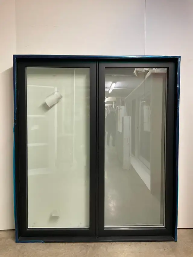 10870BH Fenêtre Battant HYBRIDE Noir 56 1/2 x 64 1/2