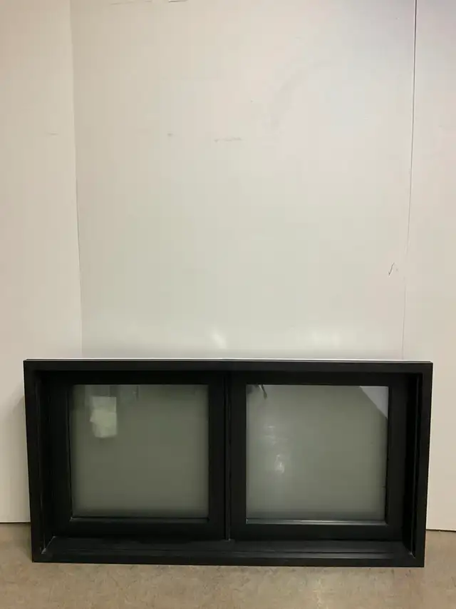 10883BH Fenêtre Battant HYBRIDE Noir/Noir verre sablé 54x28 1/2