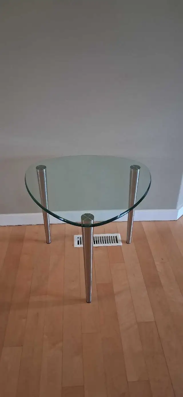 Beautiful glass tables for sale - Photo 2