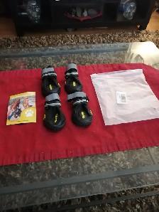 Qumy pet boots brand new