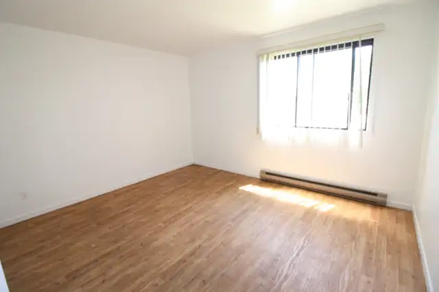 A Valleyfield – Grand, beau, propre   4-1/2 ,  LIBRE