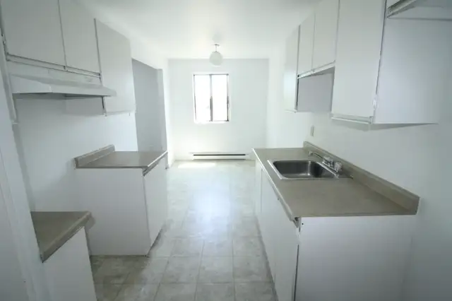 A Valleyfield – Grand, beau, propre   4-1/2 ,  LIBRE - Photo 3