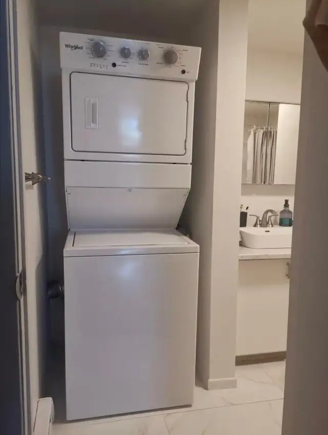 Summer Sublet: $550 All-Included Room  (May 1st – June 30th) - Photo 2