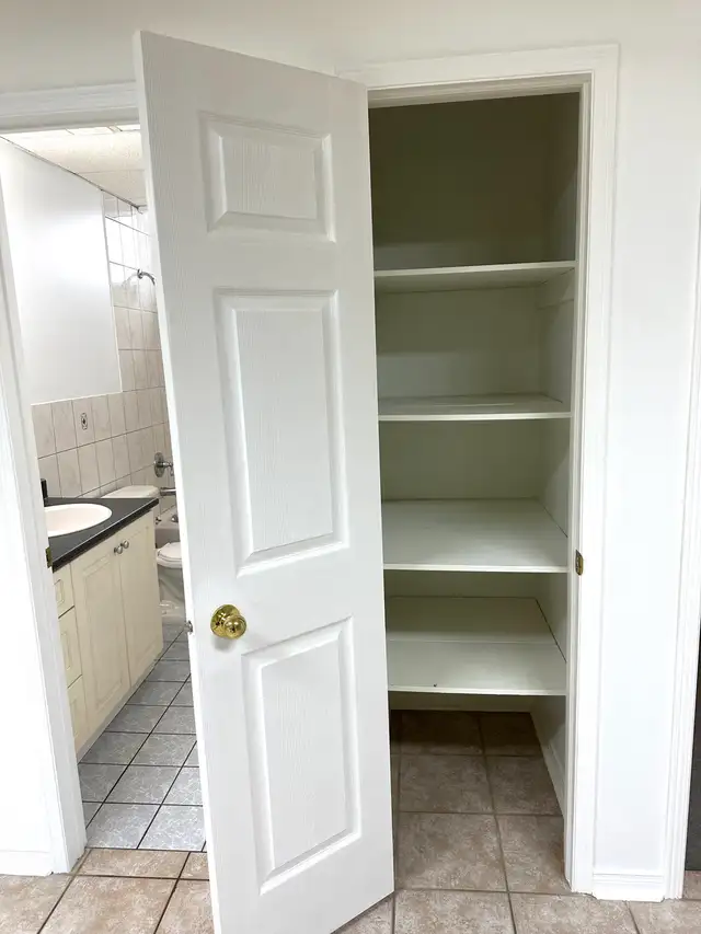 Large 2 Bedroom Bsmt –$2000 Utilities/Parking –Dufferin/Eglinton - Photo 8