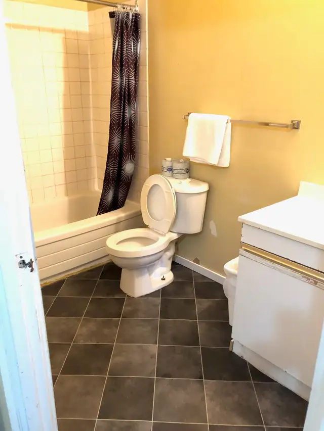 Single and Double Rooms available for Rent-Innisfail Alberta - Photo 4