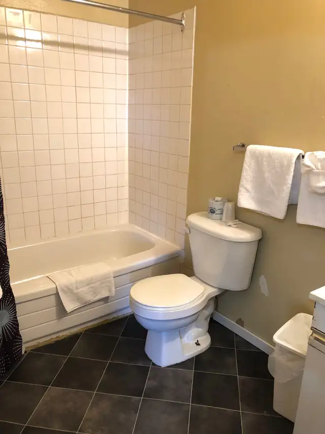 Single and Double Rooms available for Rent-Innisfail Alberta - Photo 5