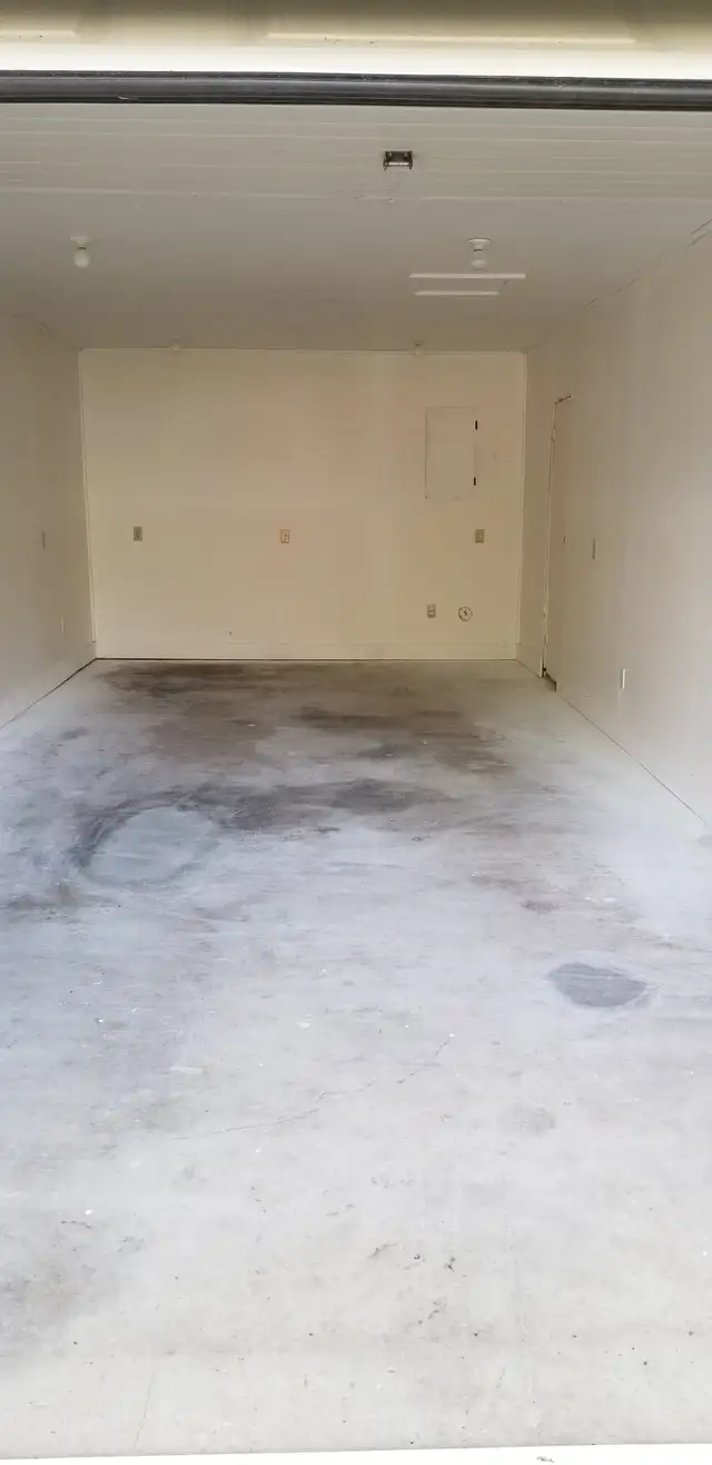 Garage for Rent in secure country setting - Photo 2