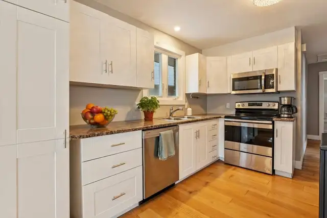 Beautiful 3-Bedroom Apartment for Rent – Downtown Welland - Photo 3