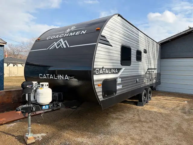 2025 Catalina coachmen  211-bh
