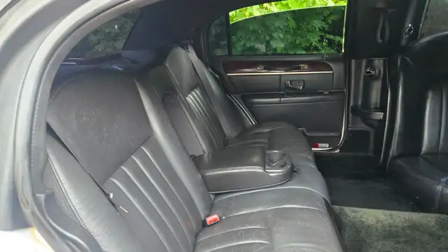 2007/2009 Lincoln Town Car L sedan stretched limo for sale! - Photo 8