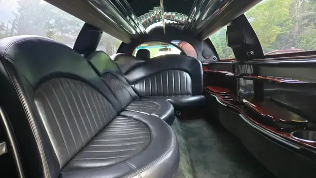 2007/2009 Lincoln Town Car L sedan stretched limo for sale! - Photo 9