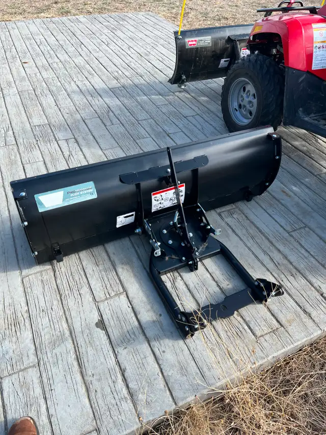 2008 Arctic cat automatic 4x4 ATV and accessories - Photo 2