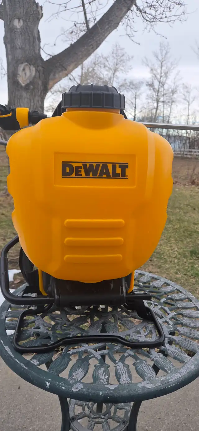 DeWalt back pack sprayer – like new