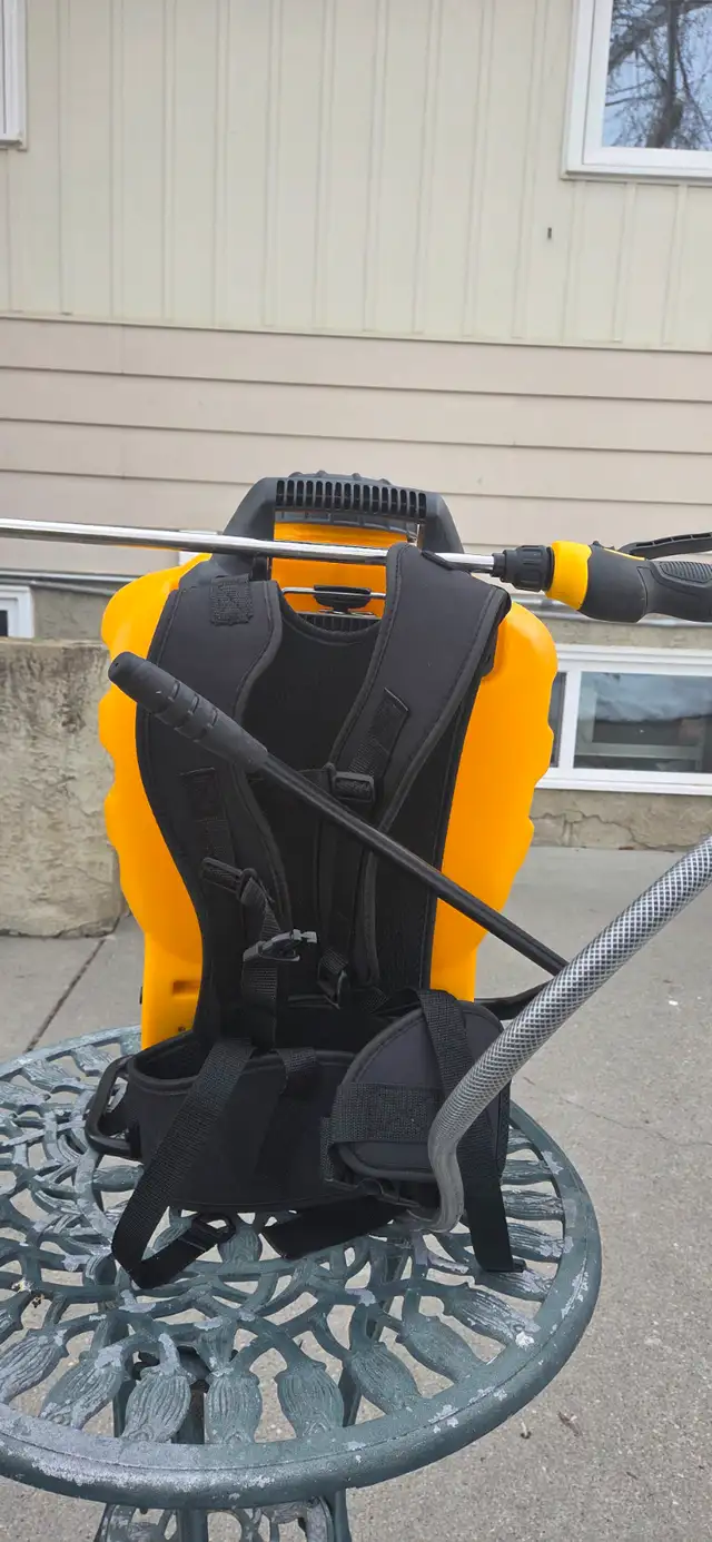 DeWalt back pack sprayer – like new - Photo 2