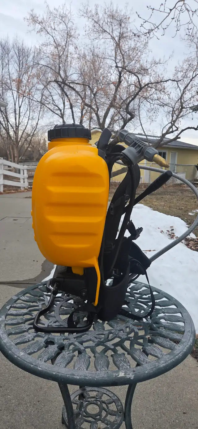 DeWalt back pack sprayer – like new - Photo 3