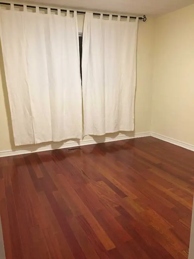 Spacious room in house for rent in Mississauga available in May - Photo 5