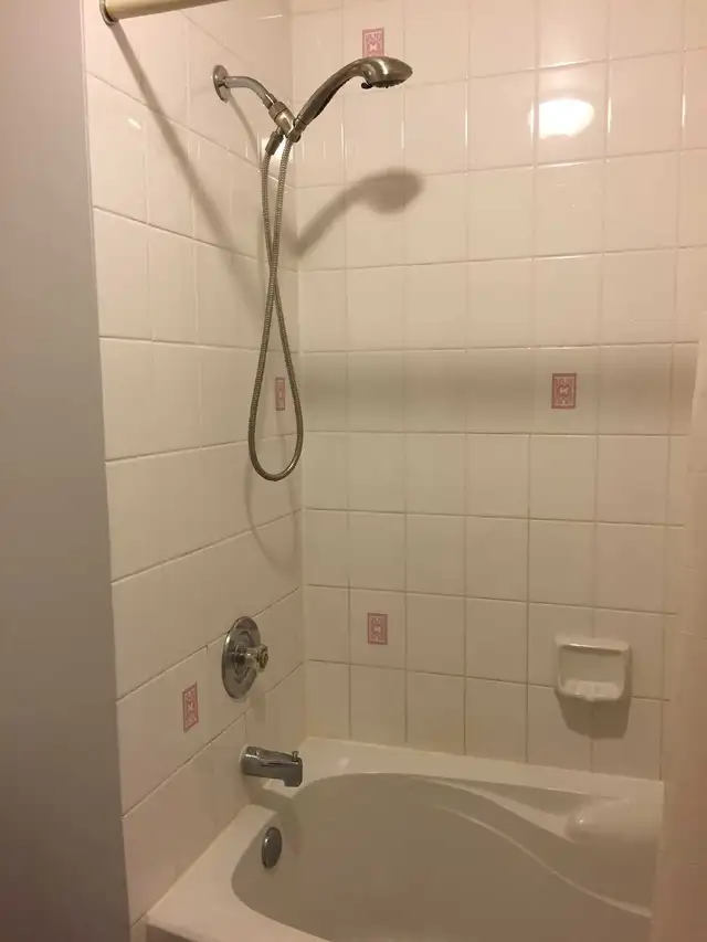 Spacious room in house for rent in Mississauga available in May - Photo 6