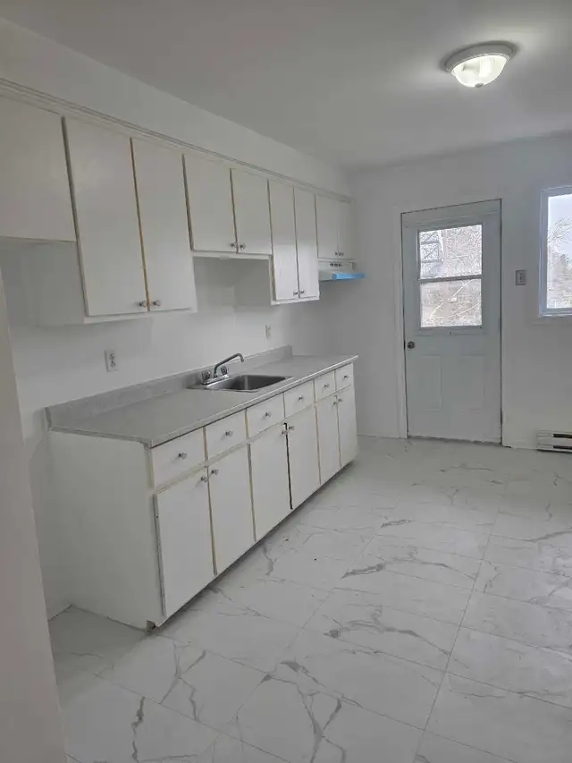 apparemment 4 1/2 a louer pointe aux trembles - Photo 2