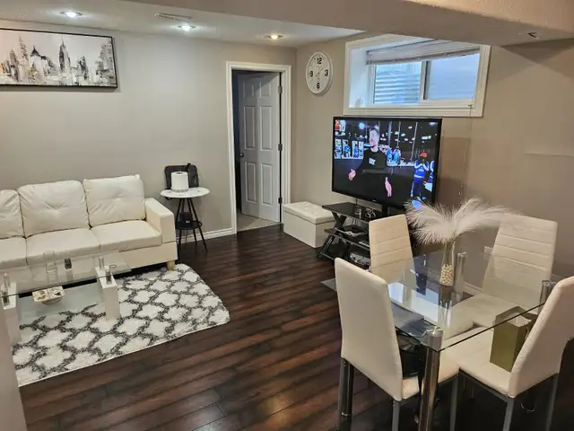 Beautiful Newly Renovated 2-Bedroom Basement Suite for Rent - Photo 3