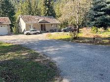 River front house for sale on 7 subdivable acres. - Photo 3