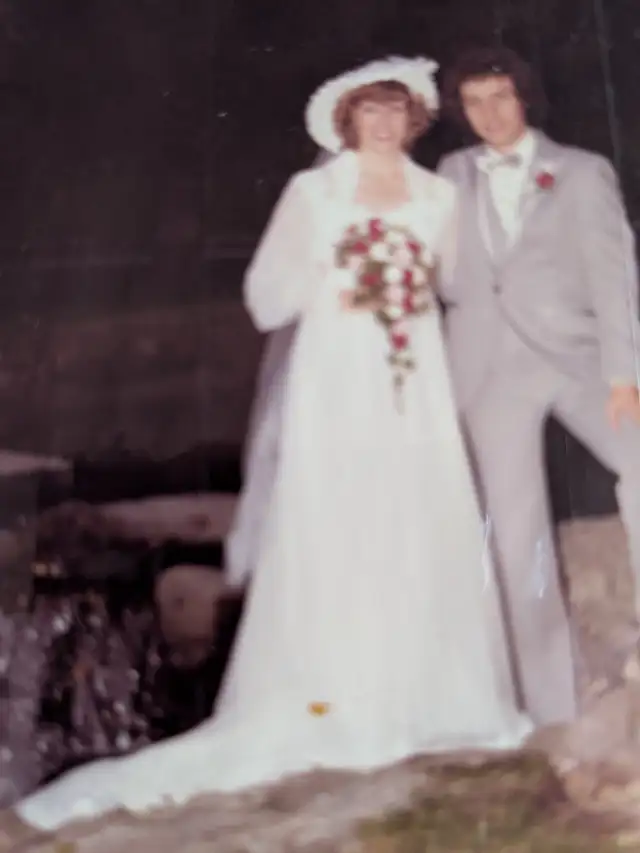 Wedding dress - Photo 2