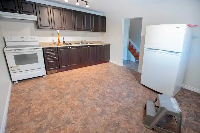 JULY 1 - WEST END CONDO, PARKING, LAUNDRY, BACKYARD - Photo 2