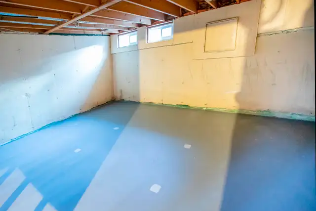 JULY 1 - WEST END CONDO, PARKING, LAUNDRY, BACKYARD - Photo 8