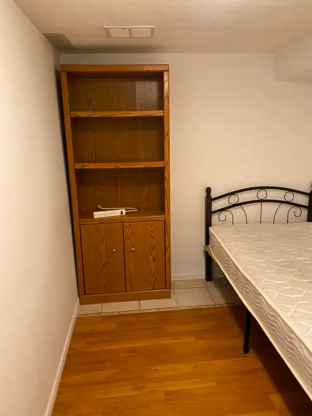 Cozy room in eastyork available from May 1st,$700/month - Photo 2