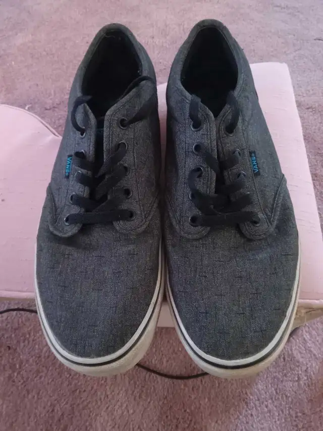 Van's Shoes Size 12 Excellent Condition - Photo 2