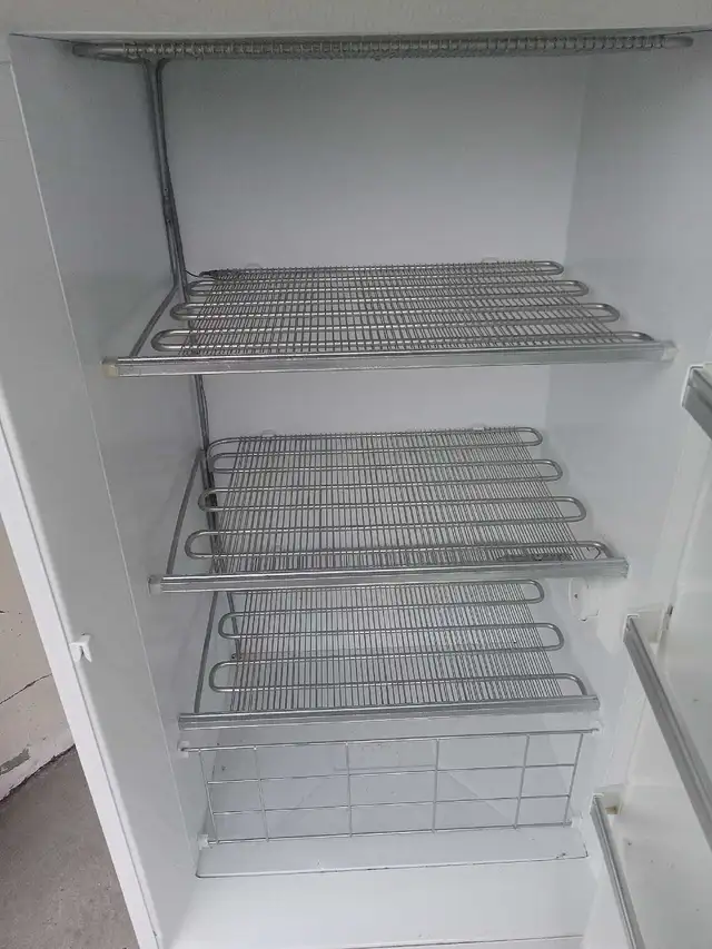 Kenmore Upright Freezer 12 cu. Excellent Condition - Photo 3