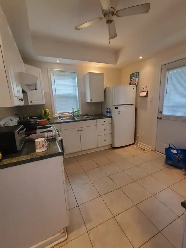 Room for rent near Dougall, and Giles - Photo 3