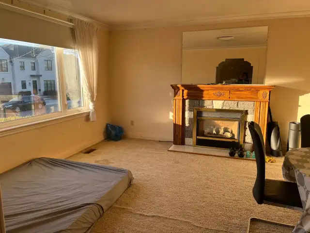 Main floor one rent from May 1st (good for girls  ) - Photo 5