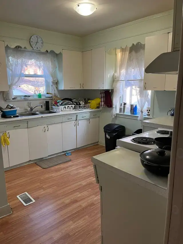 Main floor one rent from May 1st (good for girls  ) - Photo 6